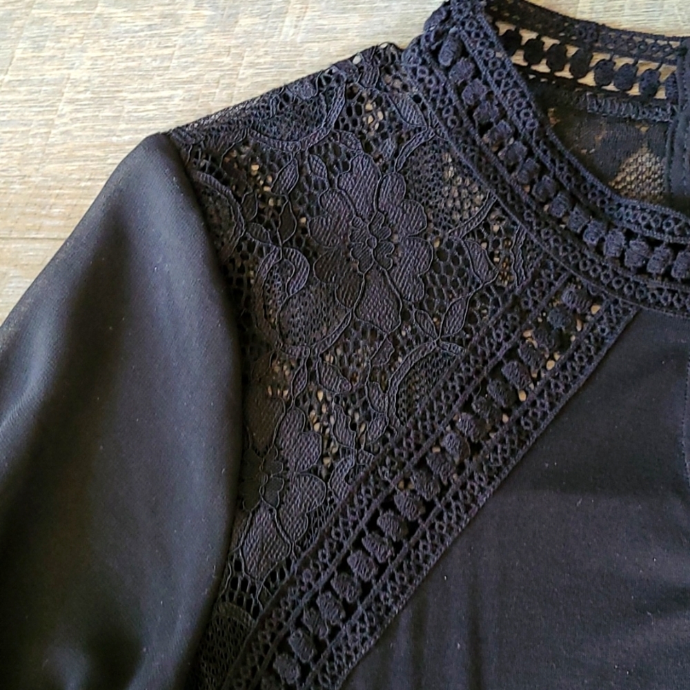 Design History Black Lace Keyhole Top - Sz M - Picture 2 of 4